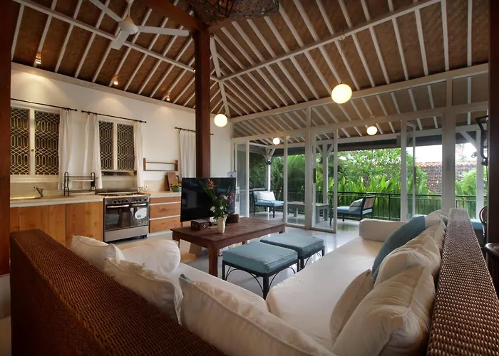 3 Bedroom With Private Pool In Berawa *