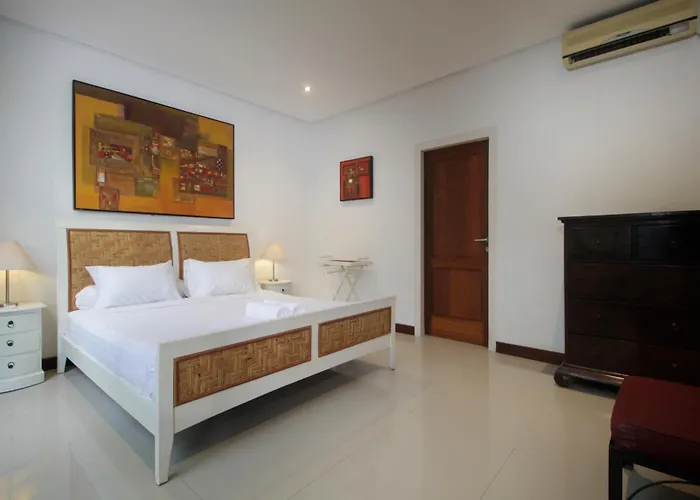 3 Bedroom With Private Pool In Berawa Canggu